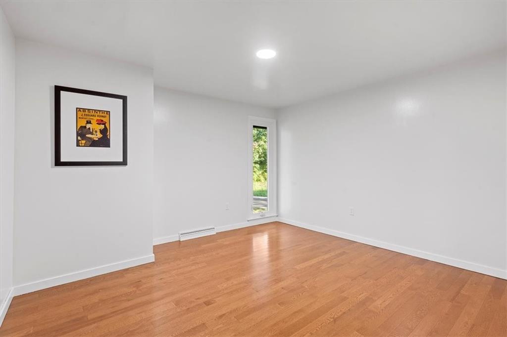 2239 Old Washington Road Pittsburgh, PA 15241 - Photo 33 of 37 an empty room with a window