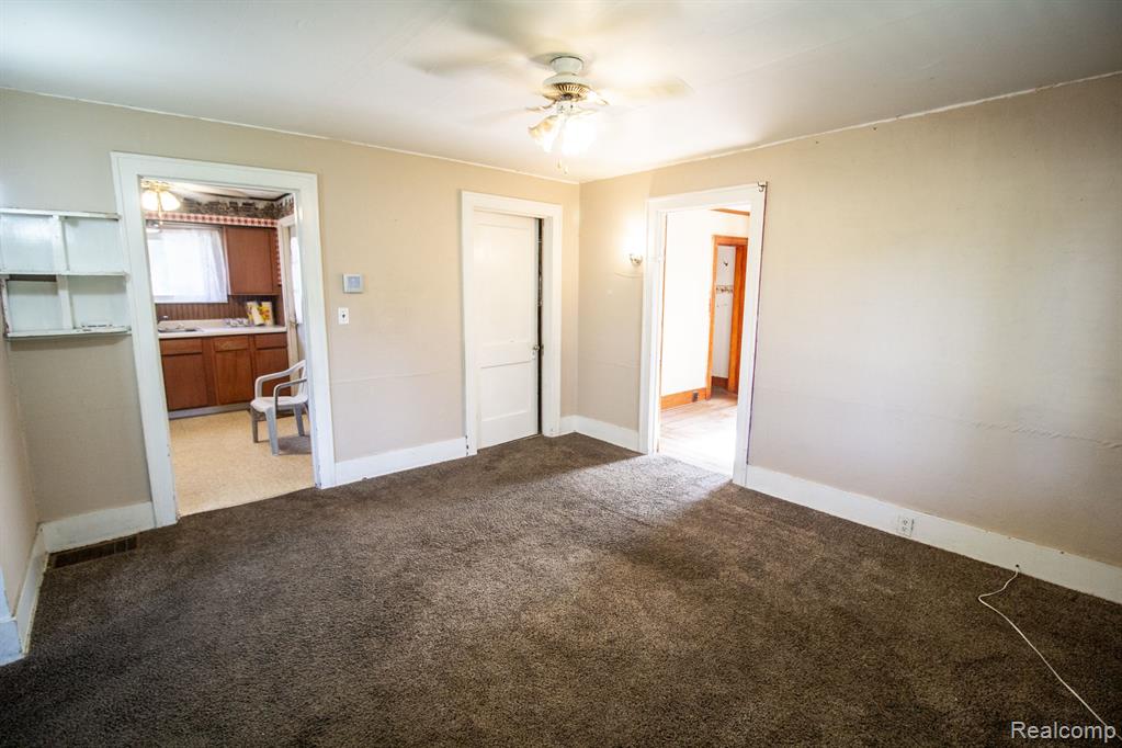 6050 North Vassar Road Flint, MI 48506 - Photo 8 of 44