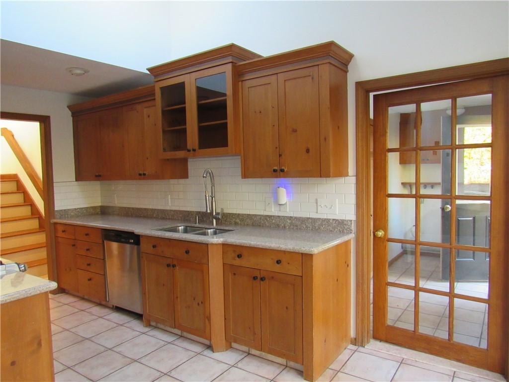 93 Elena Street Cranston, RI 02920 - Photo 9 of 40