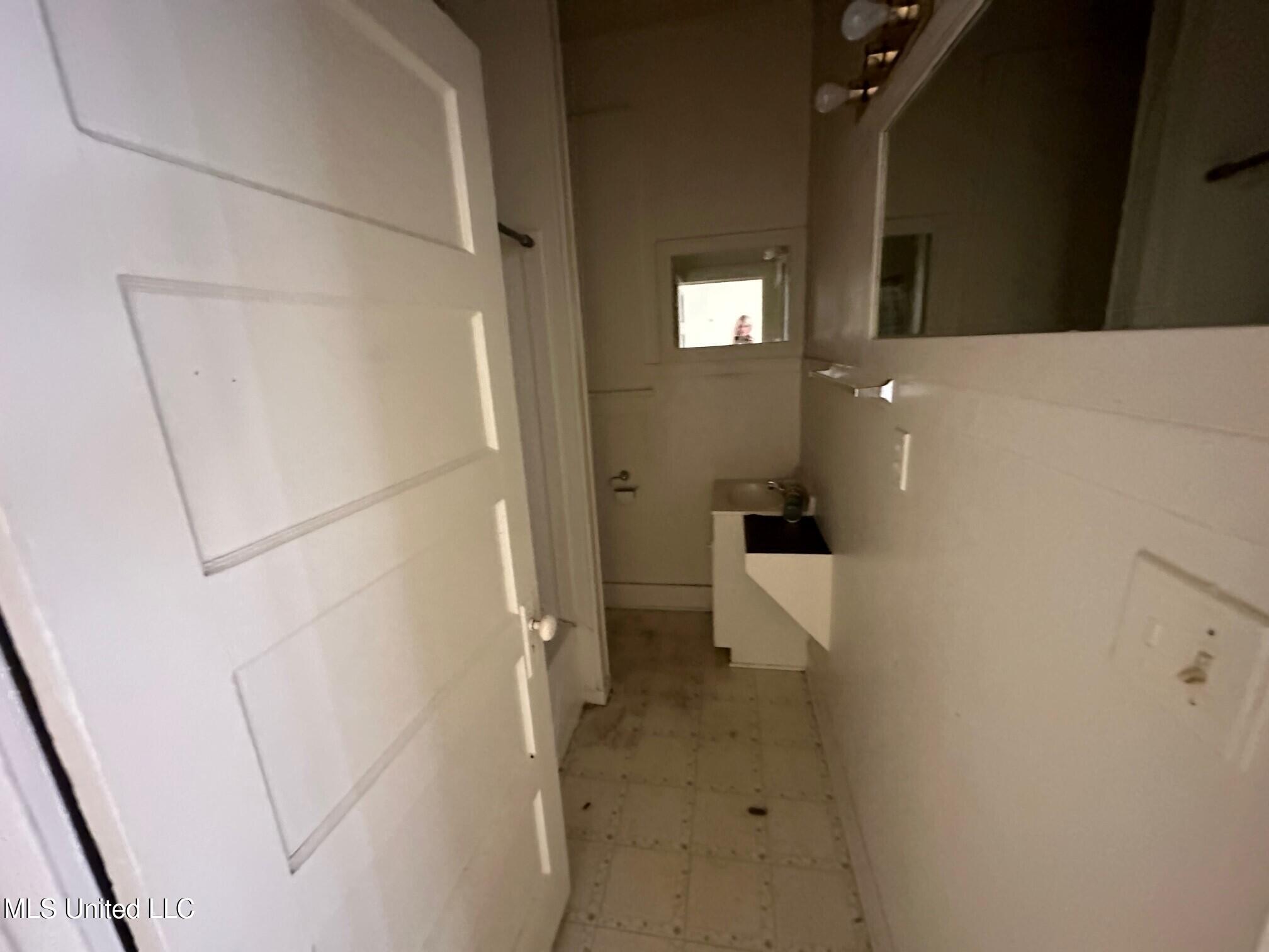 315 South Bolivar Avenue Cleveland, MS 38732 - Photo 6 of 7 bath