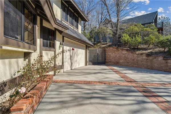 $1,900,000 | 28994 North Shore, Lake Arrowhead, CA 92352