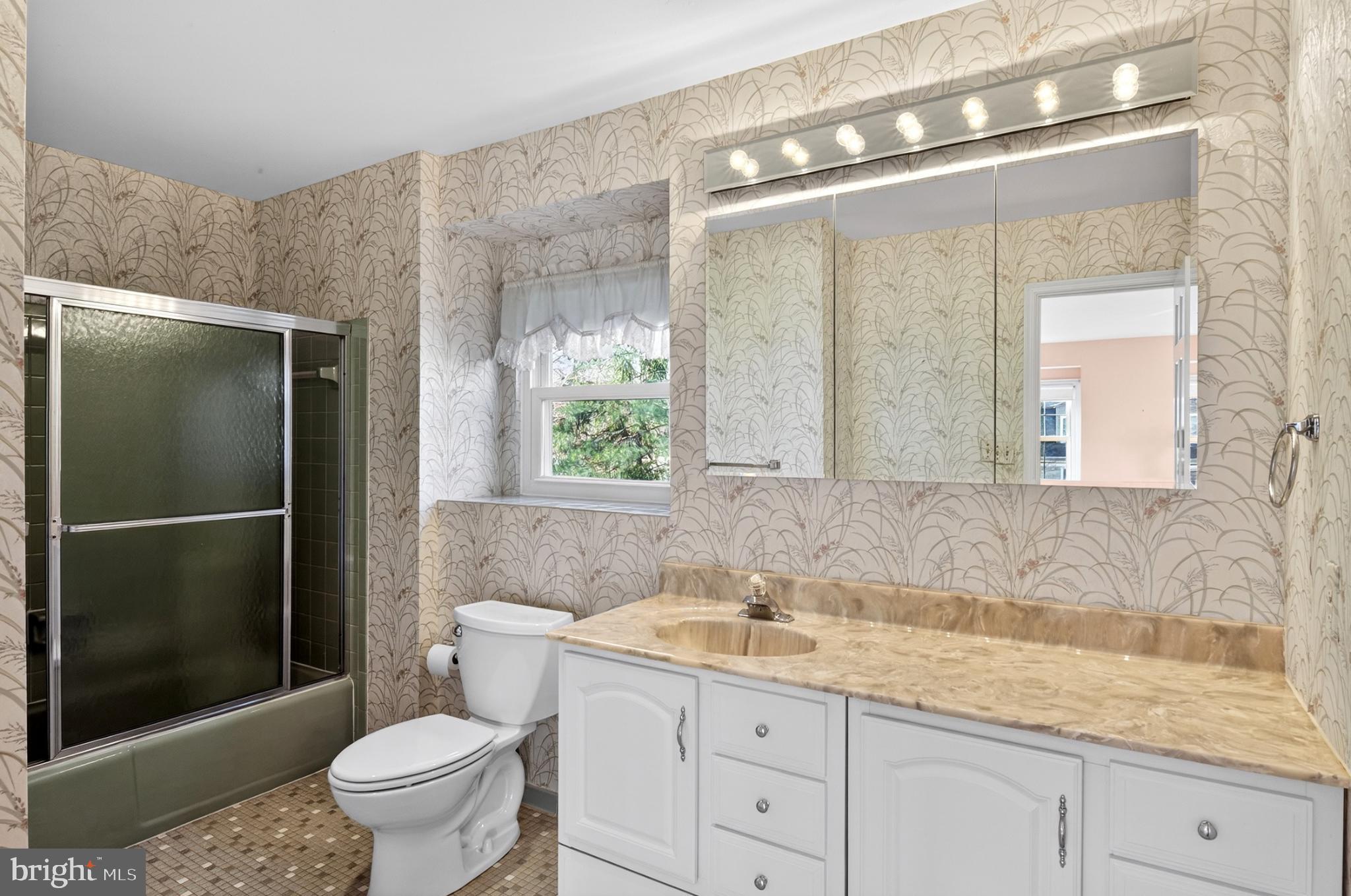 1805 Roxboro Place Crofton, MD 21114 - Photo 22 of 43 Primary Bathroom
