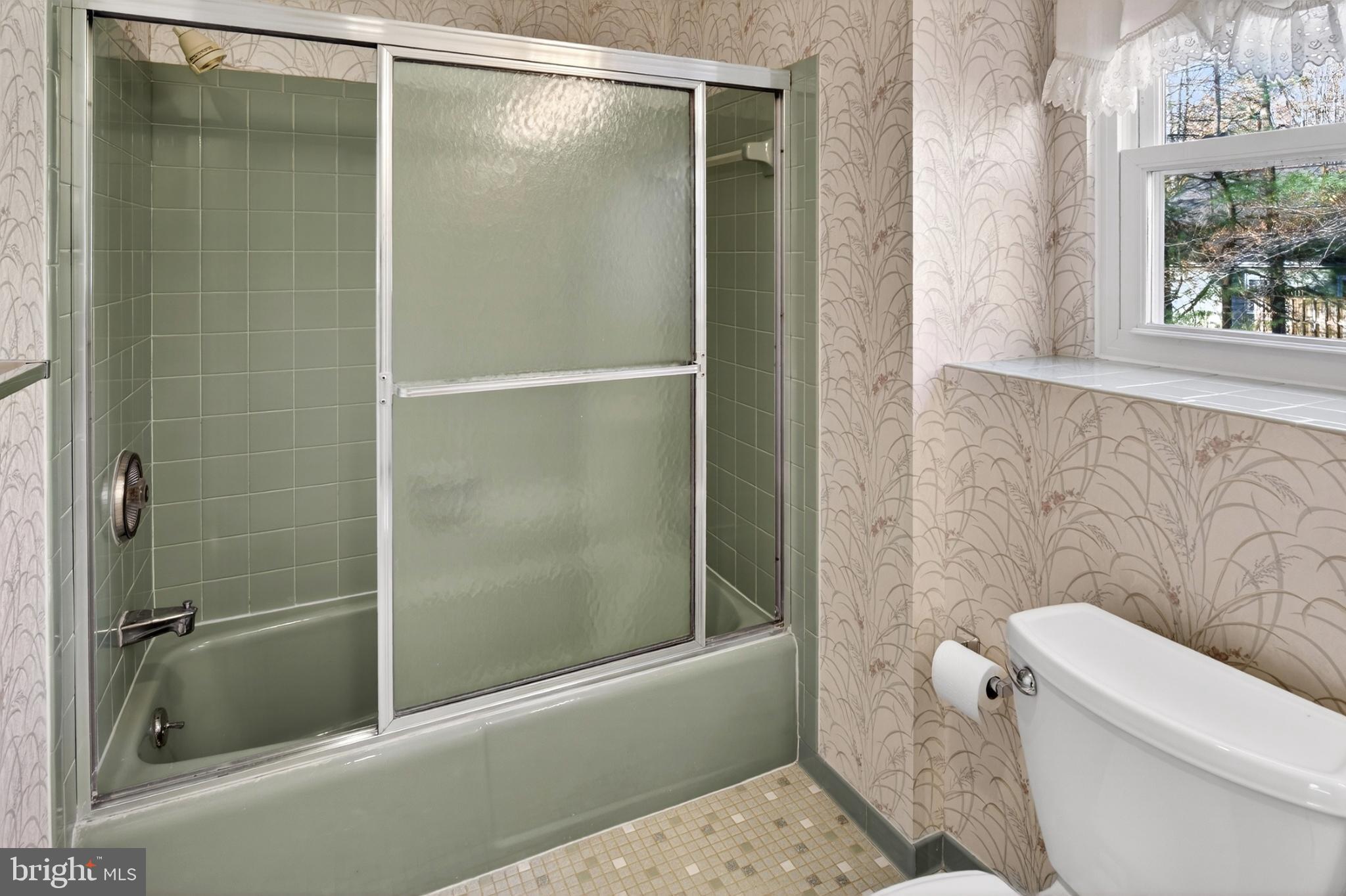 1805 Roxboro Place Crofton, MD 21114 - Photo 23 of 43 Primary Bathtub and Tub
