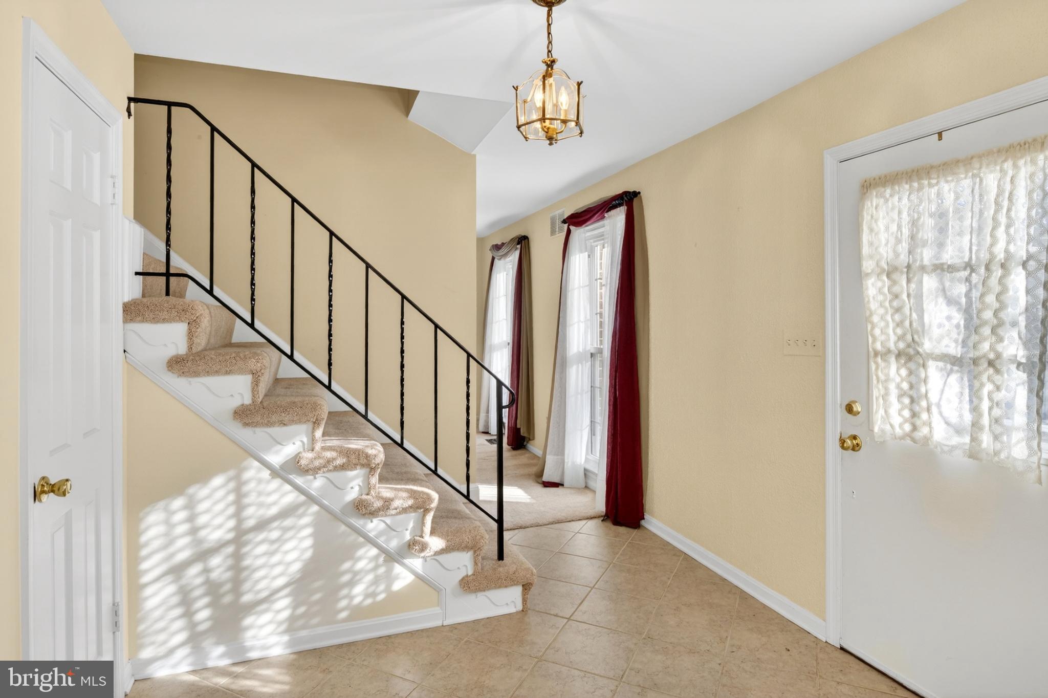 1805 Roxboro Place Crofton, MD 21114 - Photo 4 of 43 Foyer Entry