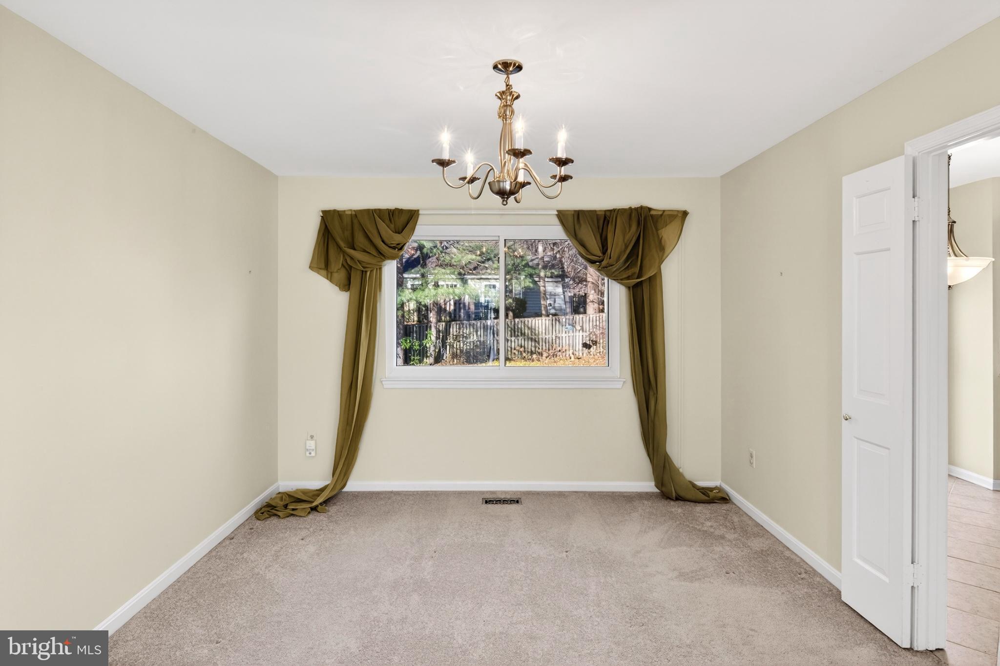 1805 Roxboro Place Crofton, MD 21114 - Photo 9 of 43 Dining Room