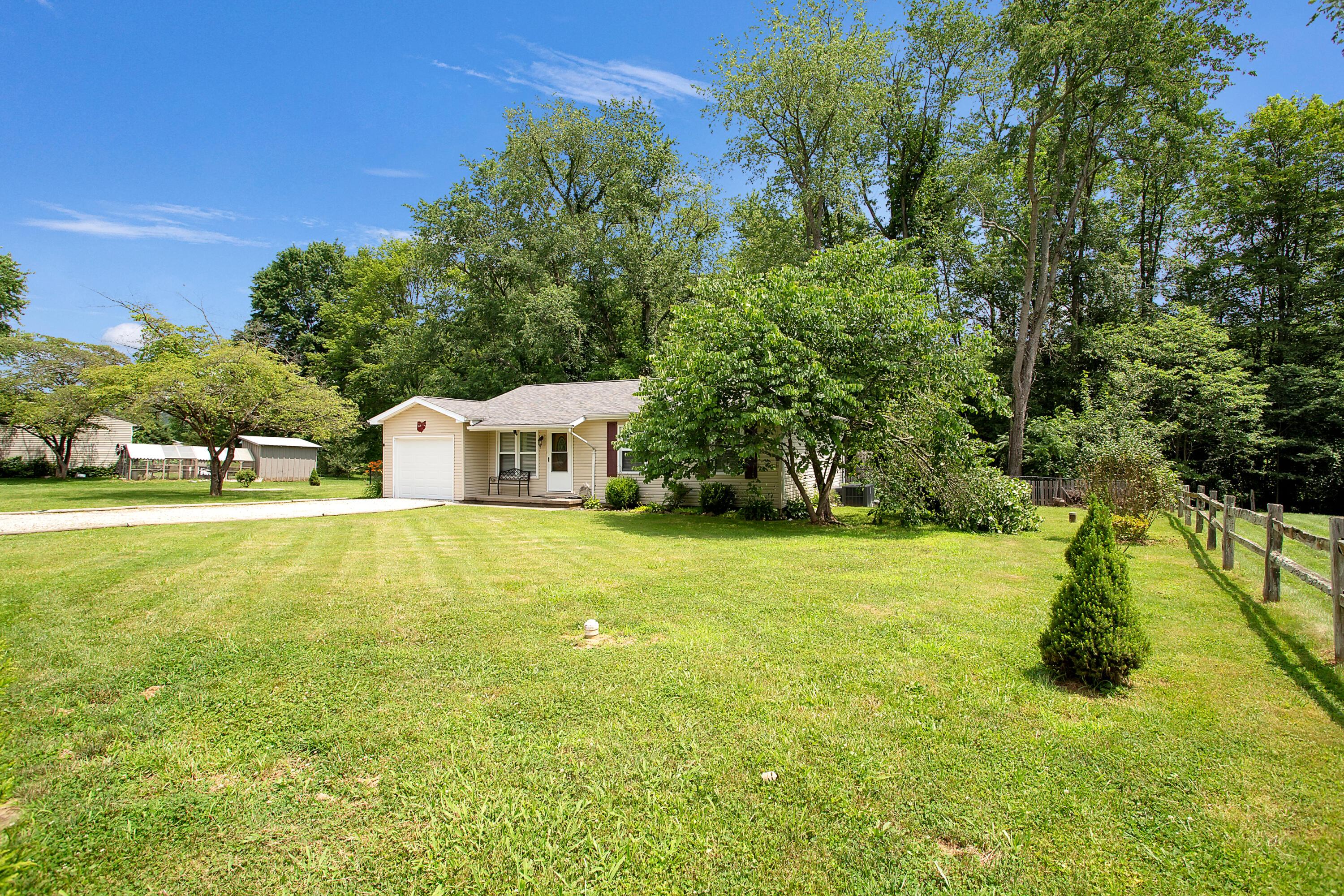 11962 Joppa Road Logan, OH 43138 - Photo 6 of 34 11962JoppaRoad_Hommati102(5)