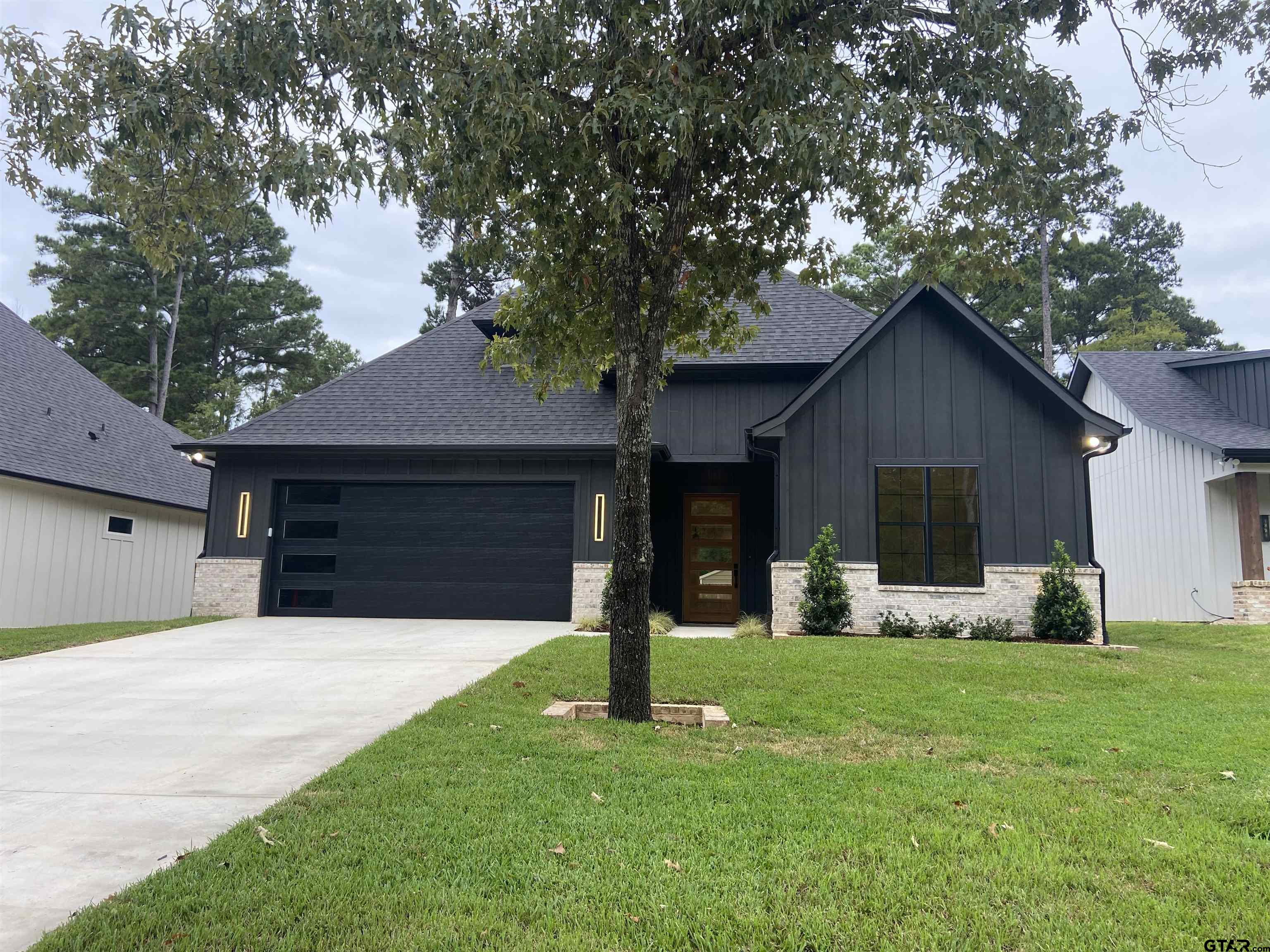 18690 Windjammer Place Flint, TX 75762 - Photo 2 of 47 a front view of house with yard and green space