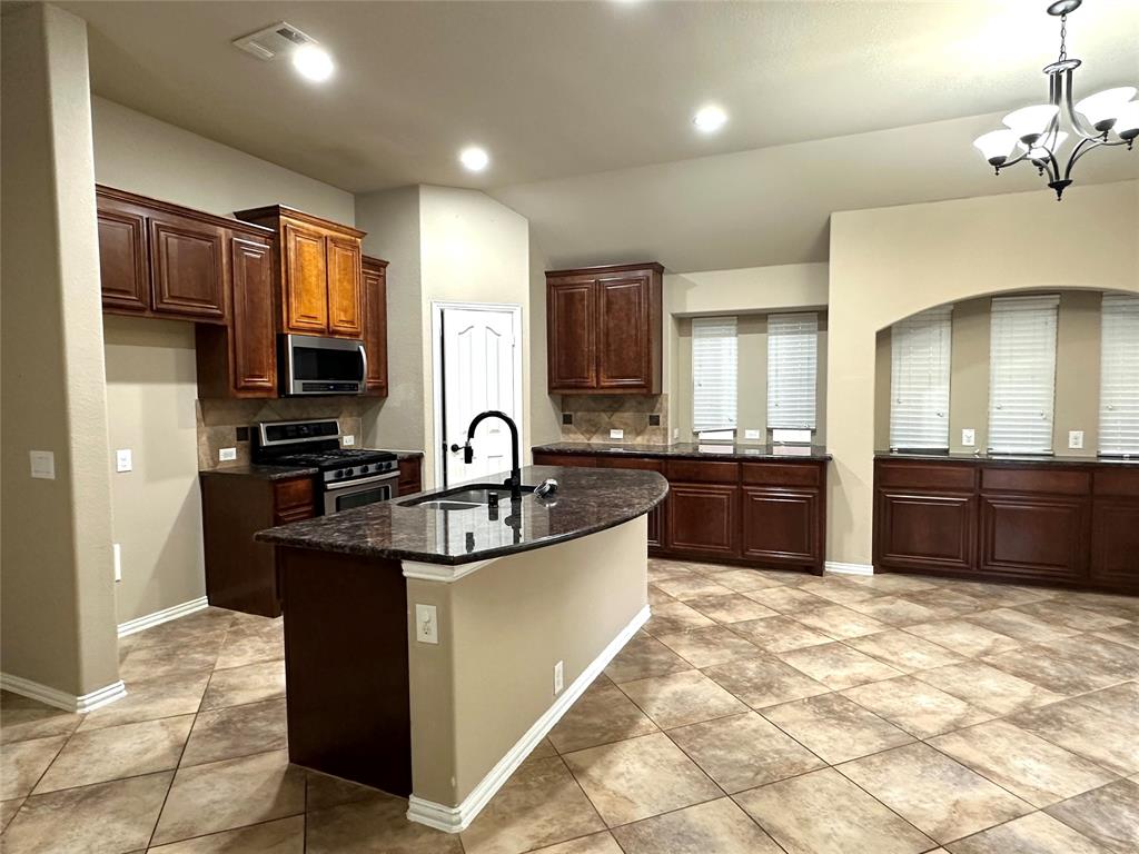 7255 Rueda Grand Prairie, TX 75054 - Photo 6 of 16