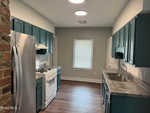 $1,400 | 528 4th Avenue, Unit 2, Troy, NY 12182