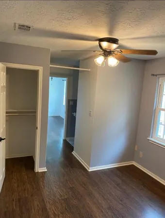 $1,800 | 111 East Southland Avenue, Alvin, TX 77511