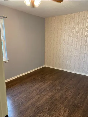 $1,800 | 111 East Southland Avenue, Alvin, TX 77511