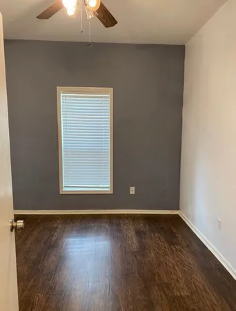 $1,800 | 111 East Southland Avenue, Alvin, TX 77511