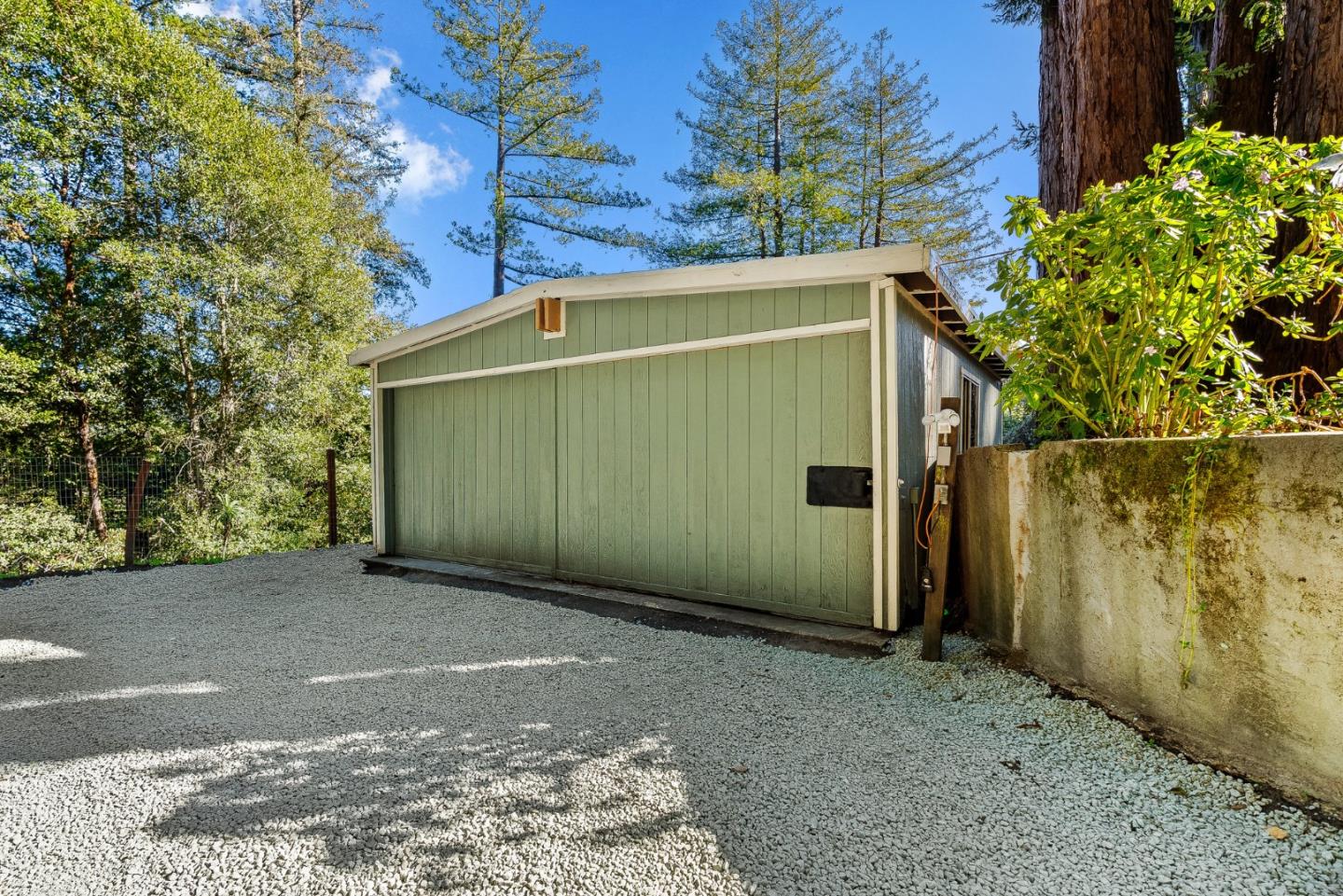 4900 Trout Gulch Road Aptos, CA 95003 - Photo 26 of 33 a backyard of a house