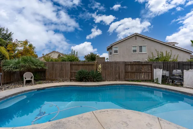 a view of a pathway of a house