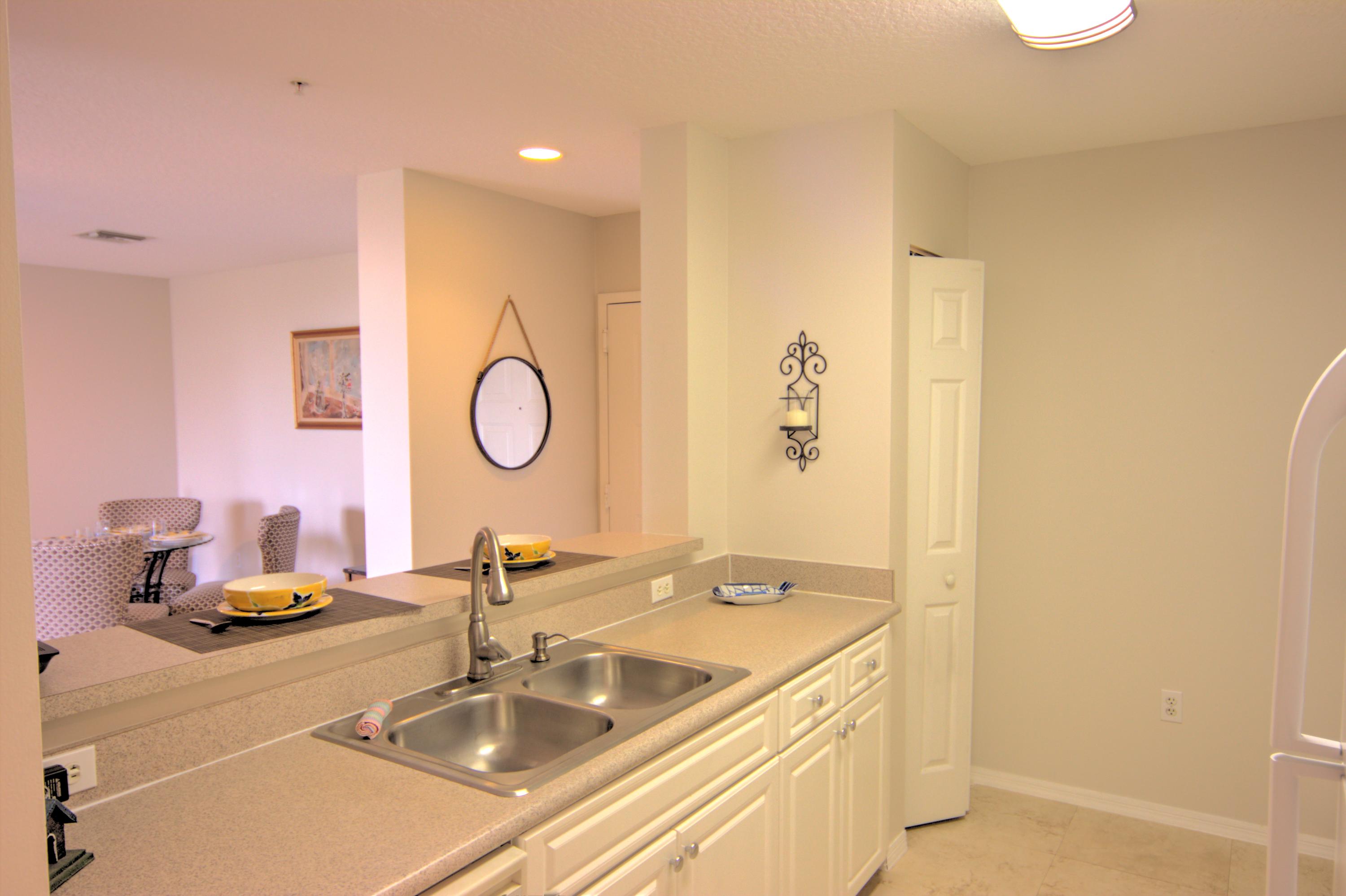 1155 Main Street, Unit 304 Jupiter, FL 33458 - Photo 13 of 38 kitchen4