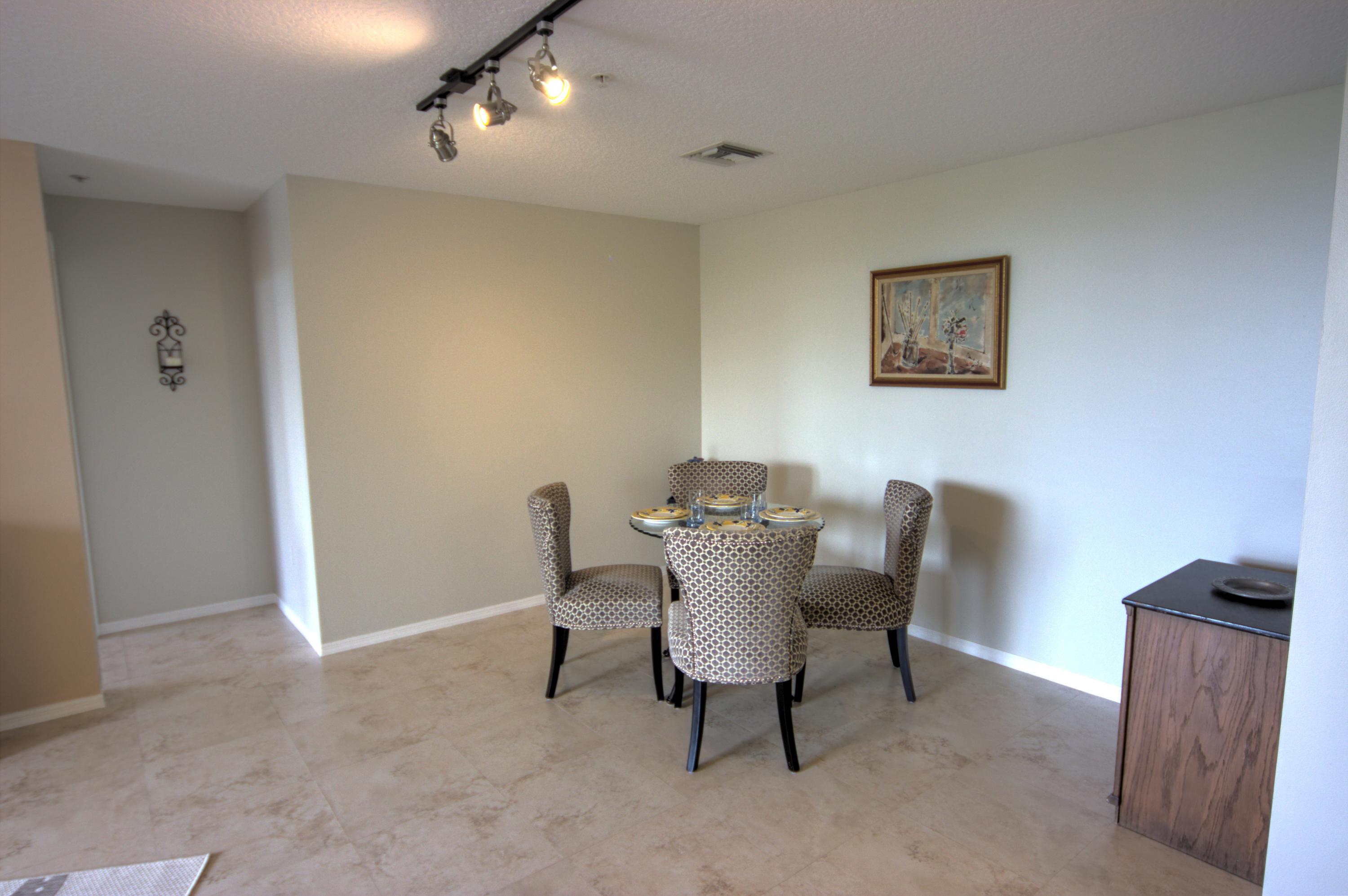 1155 Main Street, Unit 304 Jupiter, FL 33458 - Photo 7 of 38 Dining area