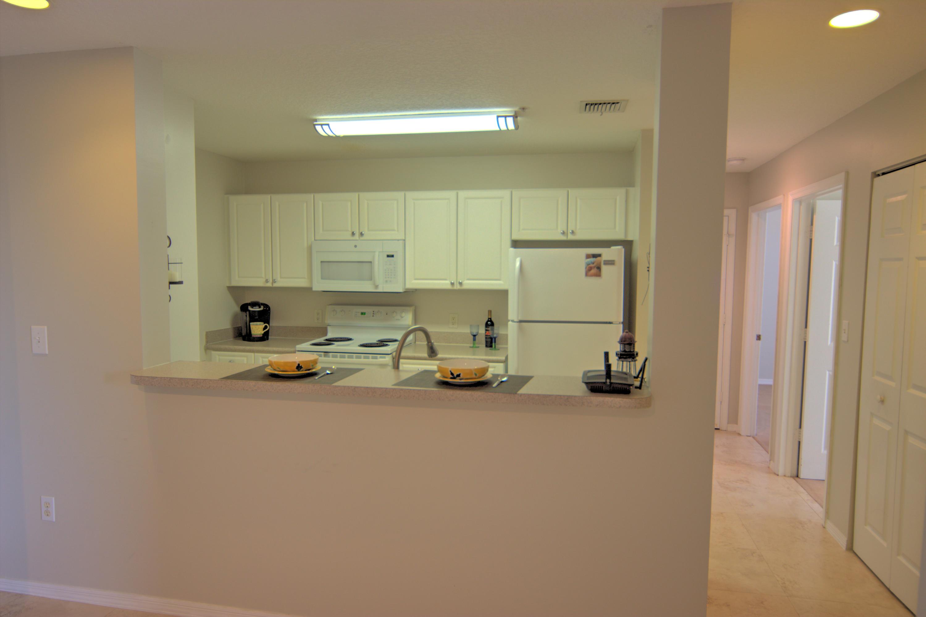 1155 Main Street, Unit 304 Jupiter, FL 33458 - Photo 10 of 38 Kitchen