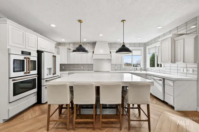 $1,695,000 | 7887 South Old Farm Lane, Meridian, ID 83642