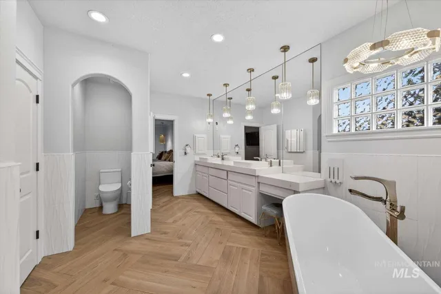 $1,695,000 | 7887 South Old Farm Lane, Meridian, ID 83642