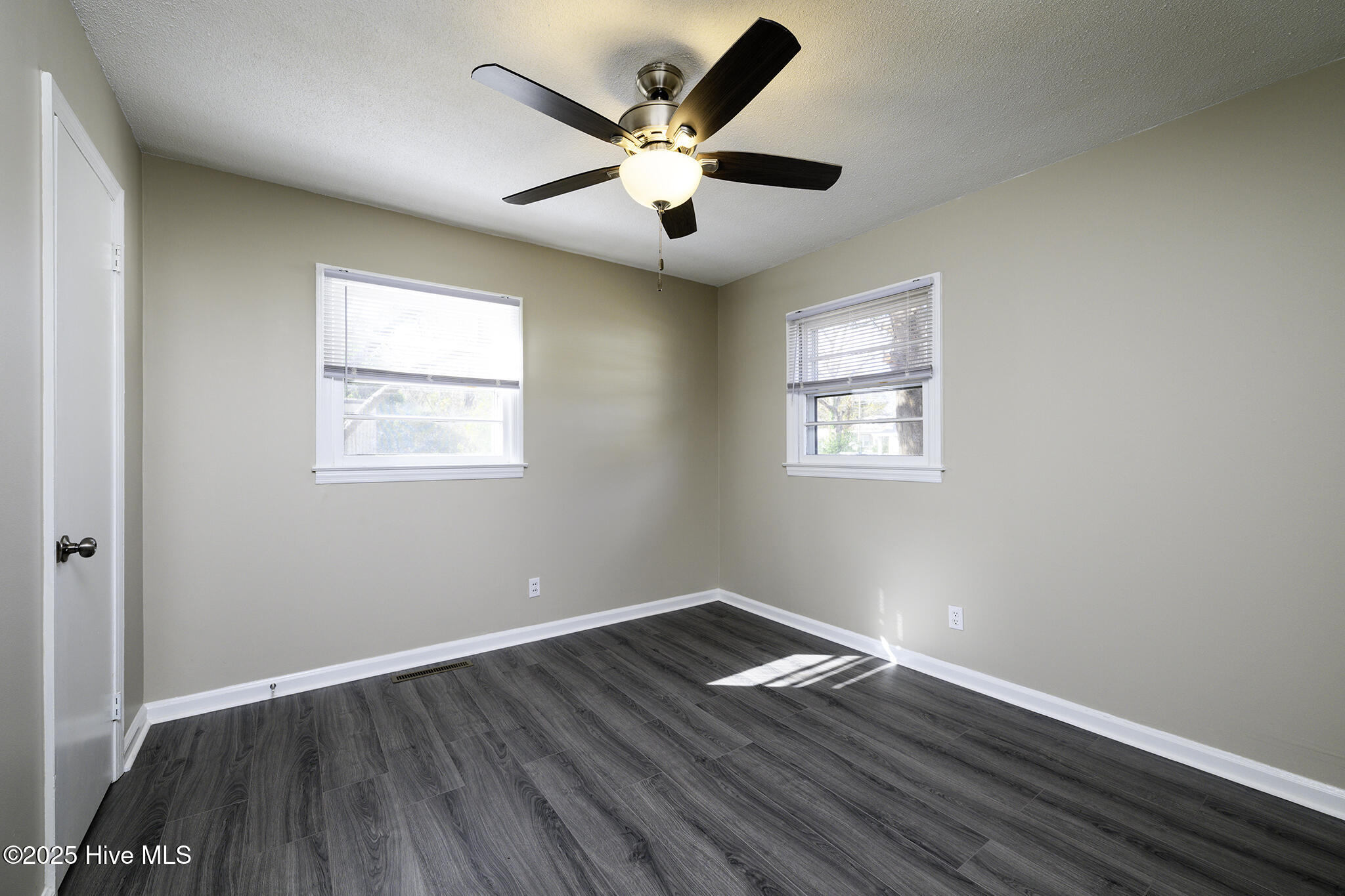 517 Ruth Avenue New Bern, NC 28560 - Photo 13 of 26 Bedroom 1