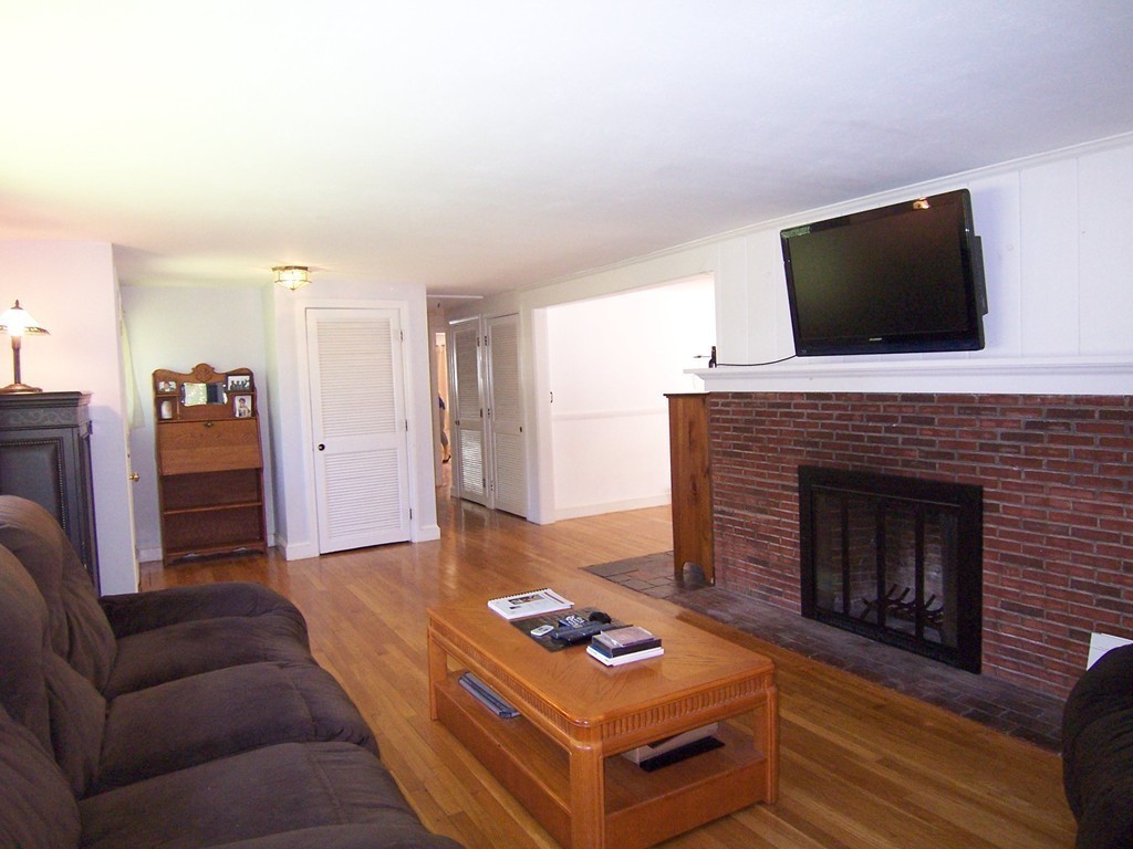 10 Hillcrest Road Hanson, MA 02341 - Photo 5 of 29 Gallery Image 5