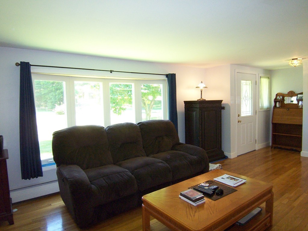10 Hillcrest Road Hanson, MA 02341 - Photo 6 of 29 Gallery Image 6
