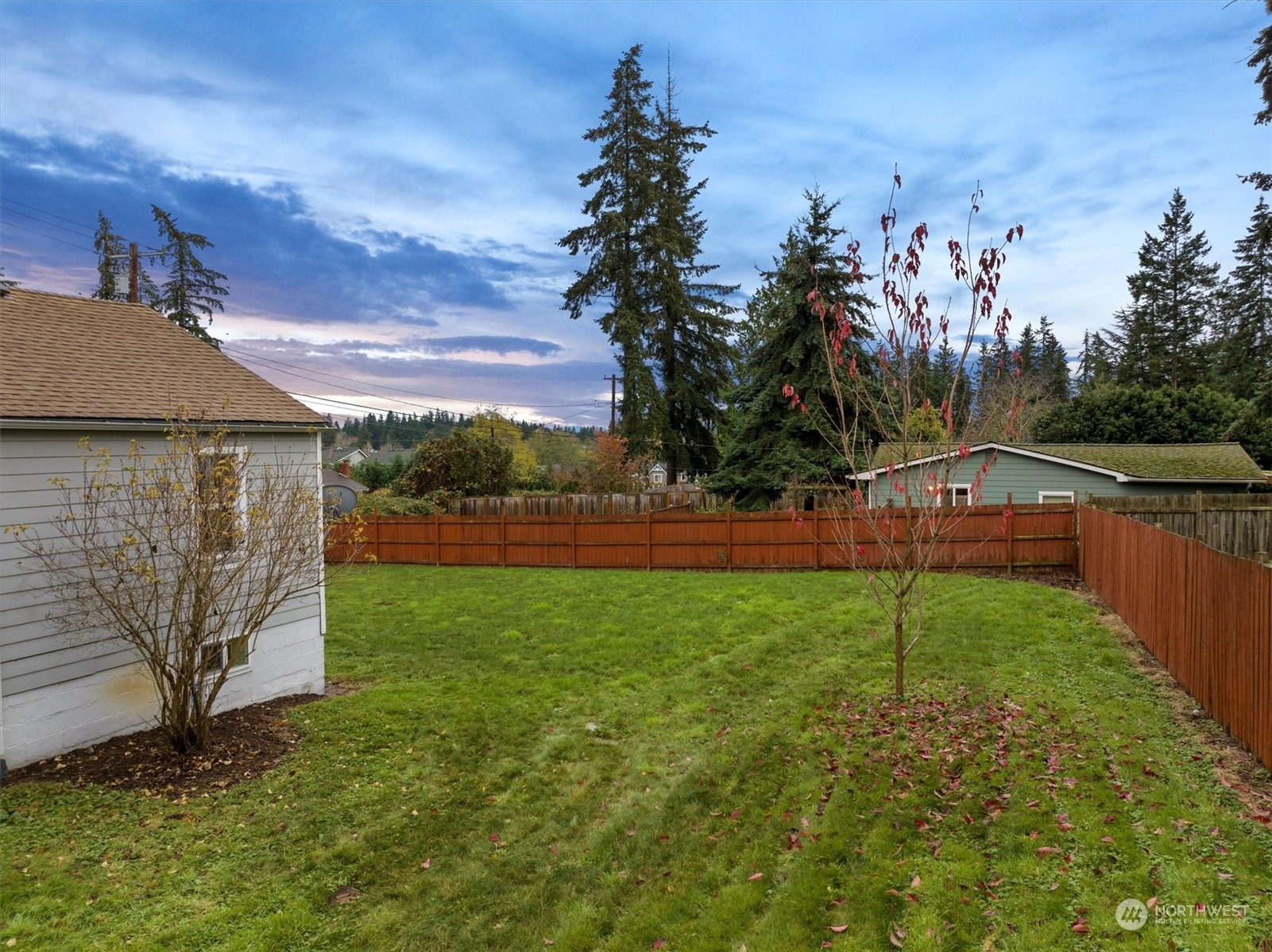 24008 Meridian Avenue South Bothell, WA 98021 - Photo 27 of 31 a view of a backyard with a garden