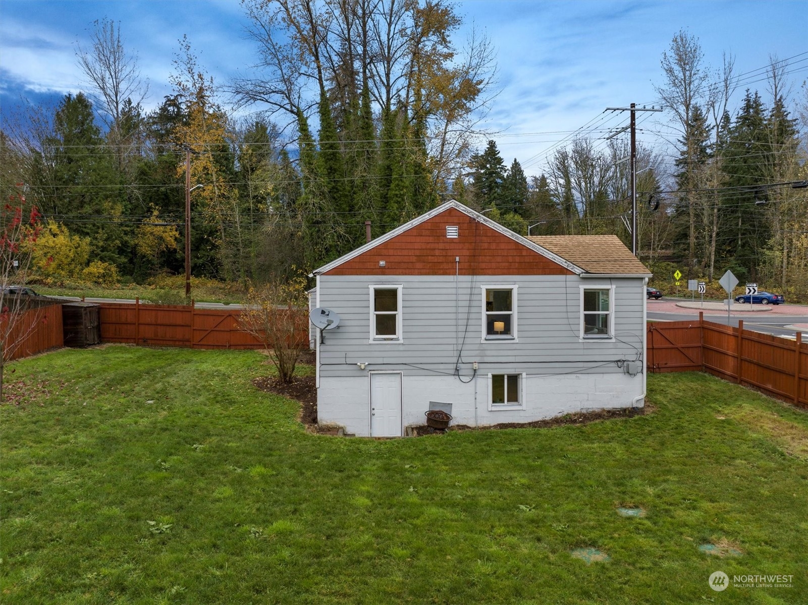 24008 Meridian Avenue South Bothell, WA 98021 - Photo 29 of 31 a house is sitting in the grass
