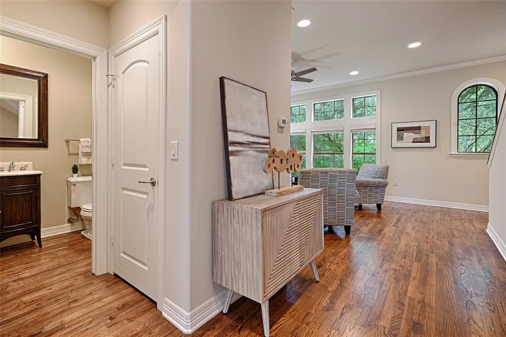6269 Oram Street, Unit 10 Dallas, TX 75214 - Photo 14 of 25 a work room with wooden floor and furniture