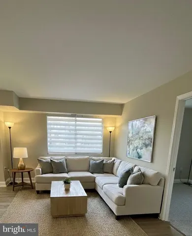 $1,900 | 12705 Dara Drive, Unit T1, Woodbridge, VA 22192