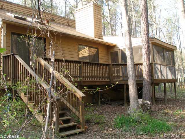 3205 Shadow Oaks Road Midlothian, VA 23112 - Photo 2 of 11 a view of balcony with wooden floor and fence