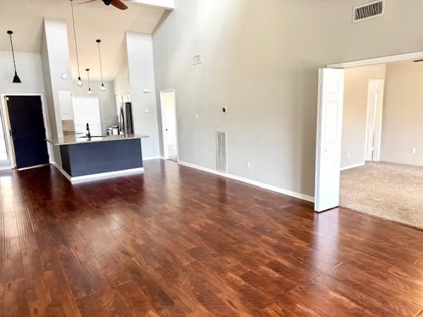 $1,500 | 178 April Point Drive North, Montgomery, TX 77356