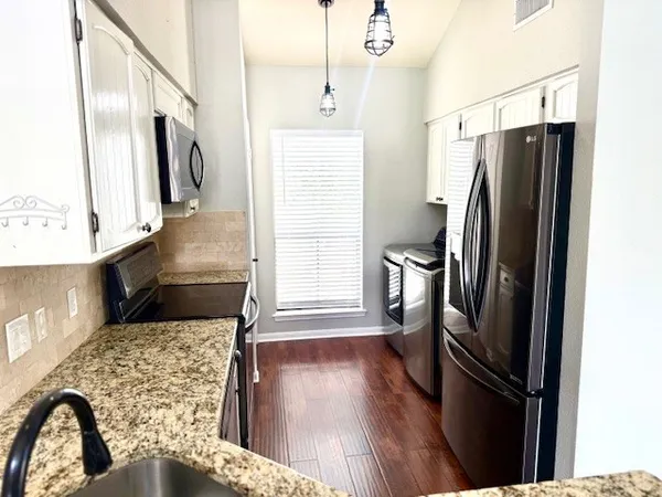 $1,500 | 178 April Point Drive North, Montgomery, TX 77356