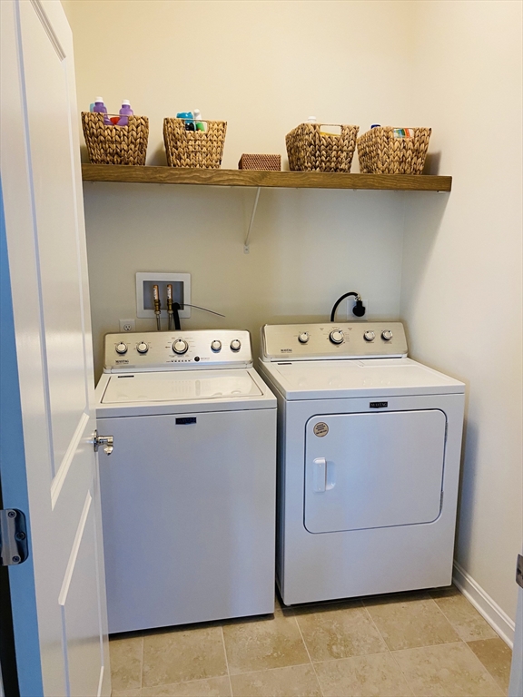 41 Shannon Way, Unit 41 Upton, MA 01568 - Photo 18 of 36 a utility room with washer and dryer