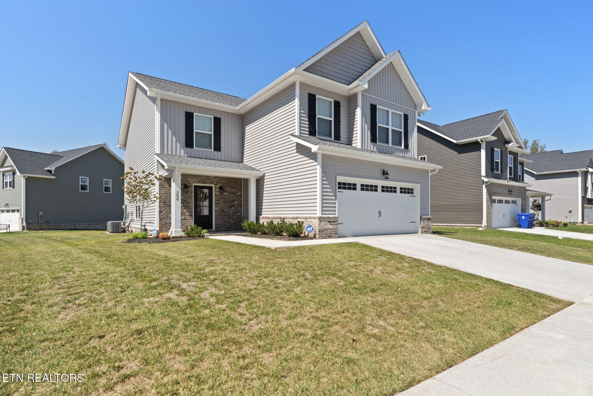 200 Queenberry Street Oak Ridge, TN 37830 - Photo 2 of 50