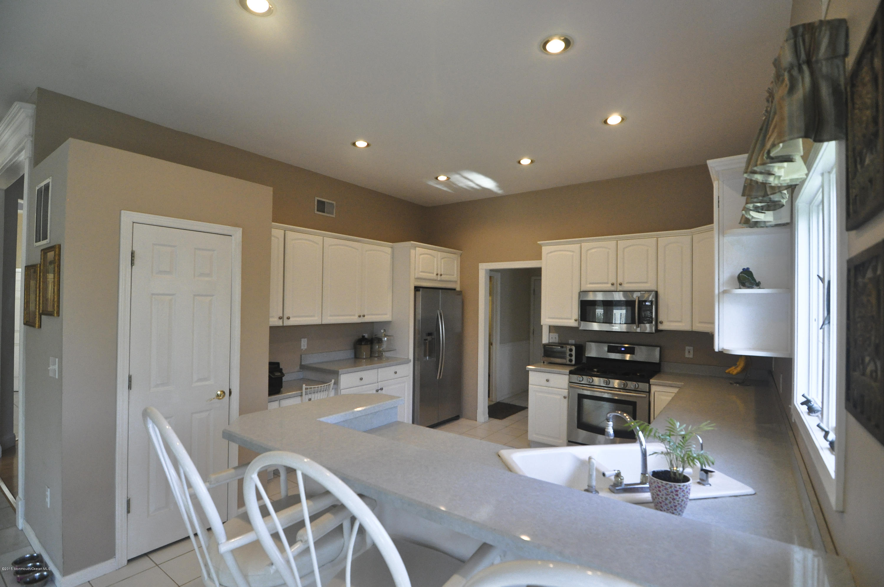 128 Manaqua Road Freehold, NJ 07728 - Photo 11 of 36 kitchen3