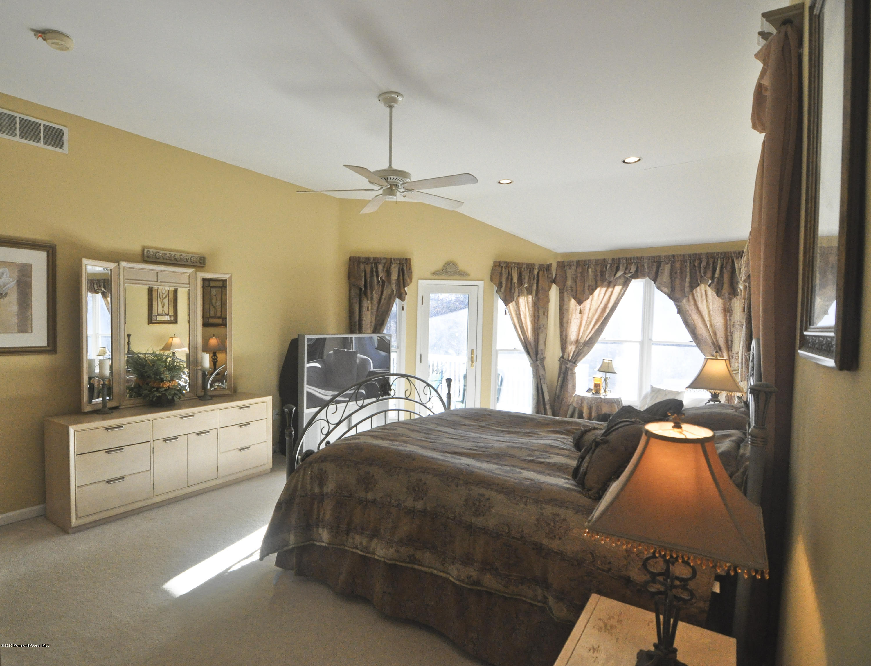 128 Manaqua Road Freehold, NJ 07728 - Photo 13 of 36 master view2