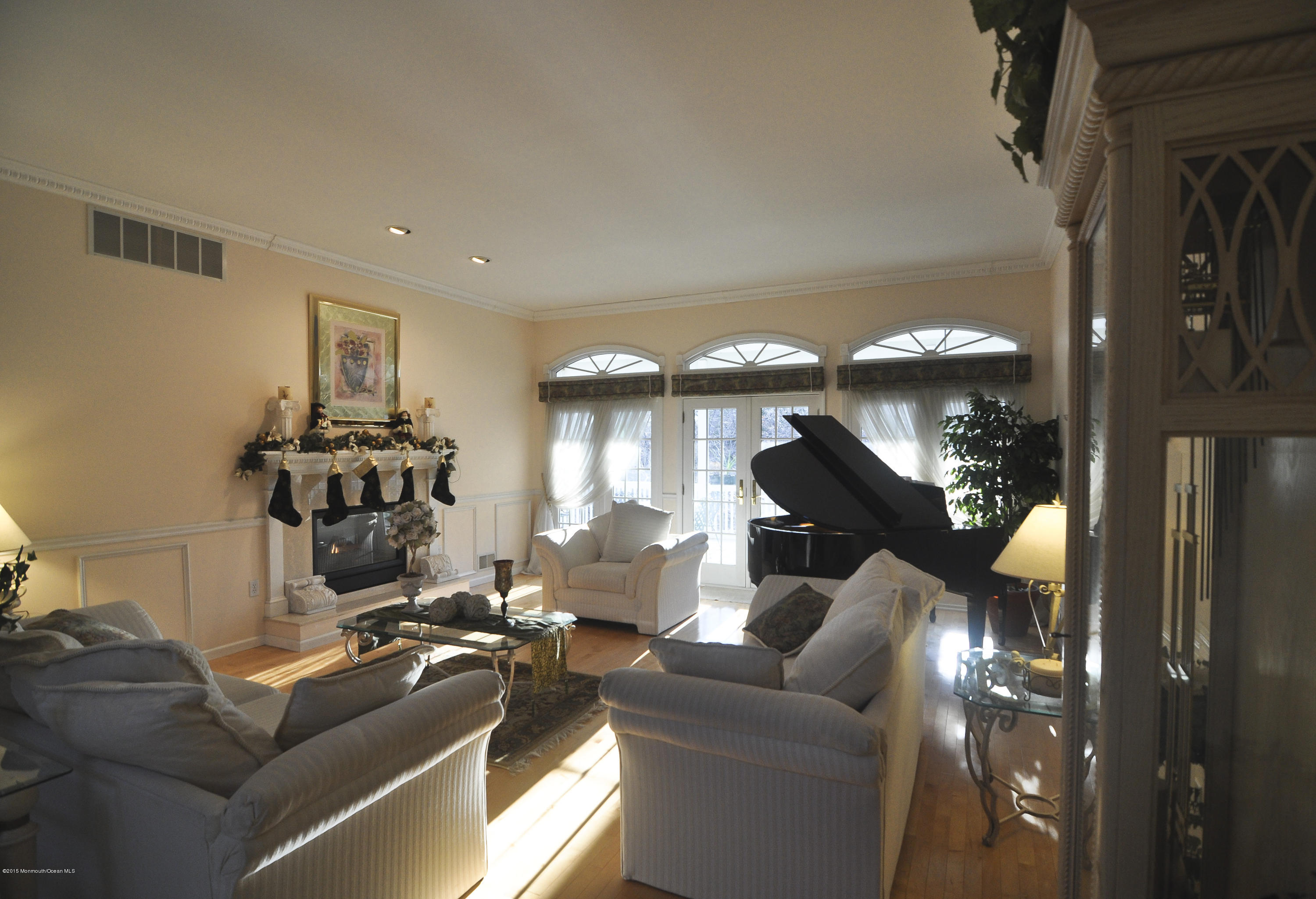 128 Manaqua Road Freehold, NJ 07728 - Photo 6 of 36 livingroom2
