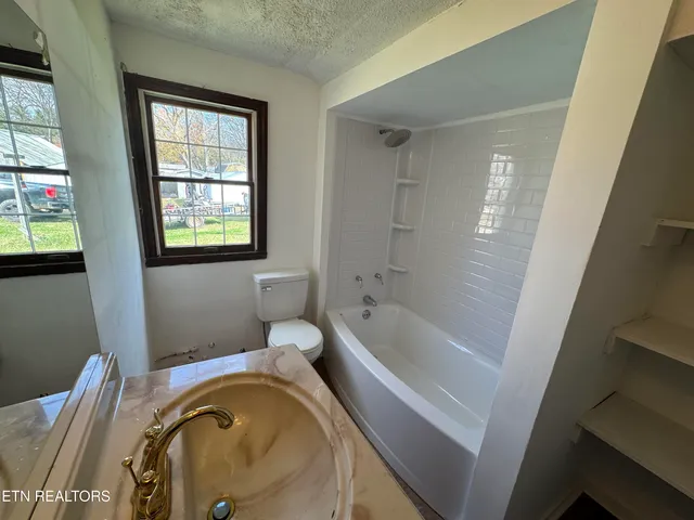 $169,900 | 915 Drive D, Knoxville, TN 37920