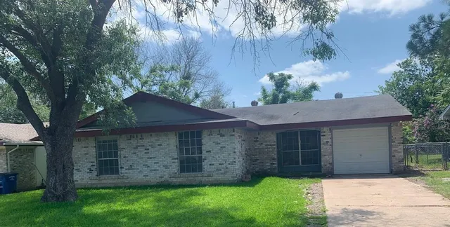 $1,775 | 679 Edgeglen Drive, Dallas, TX 75217