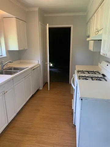 $1,775 | 679 Edgeglen Drive, Dallas, TX 75217