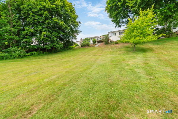 72 Calhoun Avenue Trumbull, CT 06611 - Photo 9 of 40