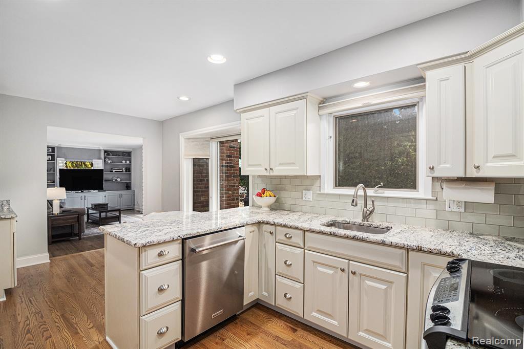 397 South Cranbrook Road Birmingham, MI 48009 - Photo 11 of 39
