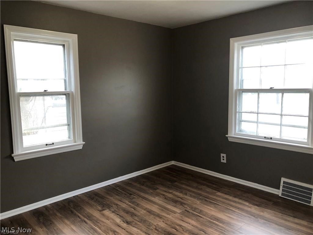 1285 Lander Road Cleveland, OH 44124 - Photo 3 of 5
