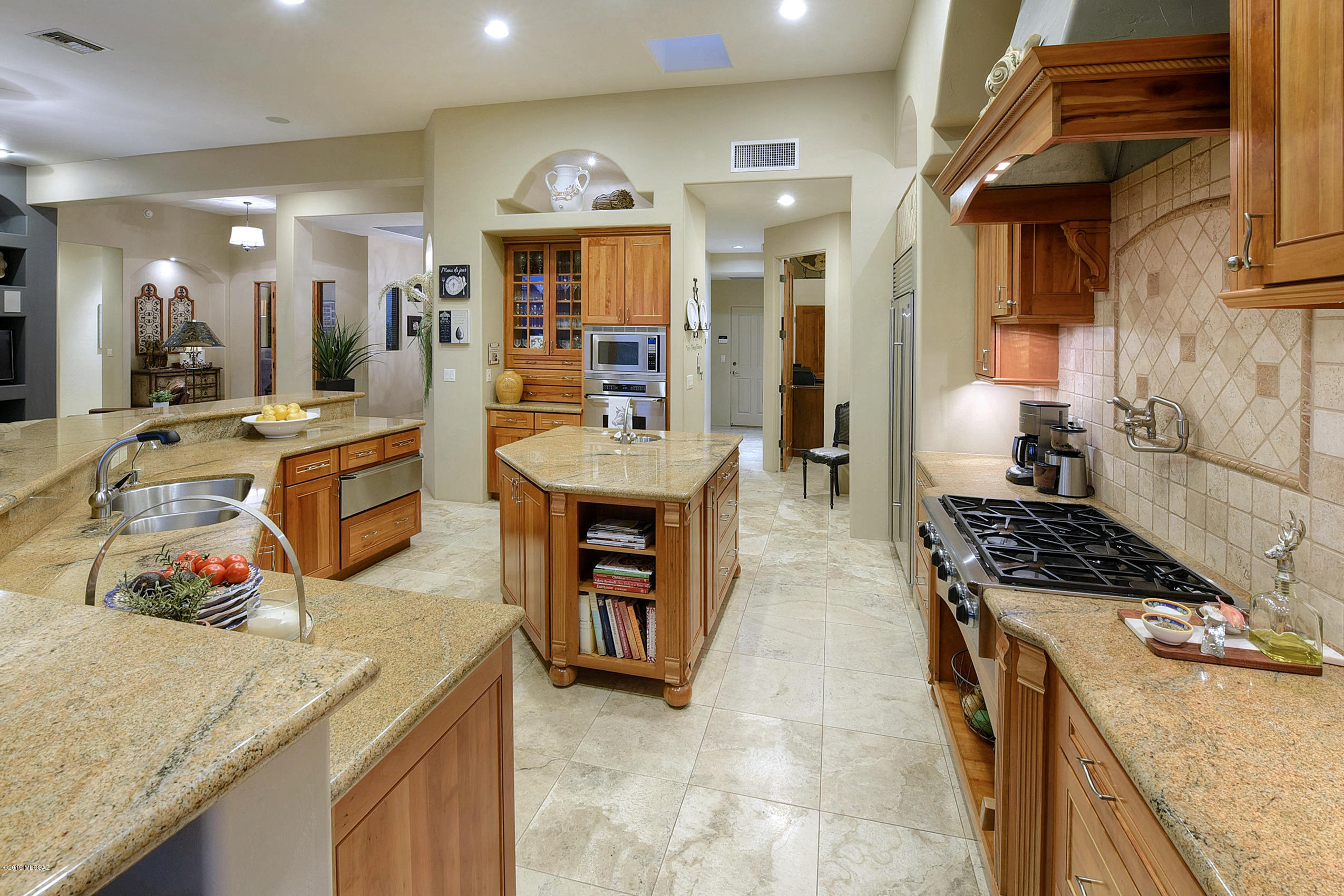 12200 North Reflection Ridge Drive Oro Valley, AZ 85755 - Photo 5 of 35