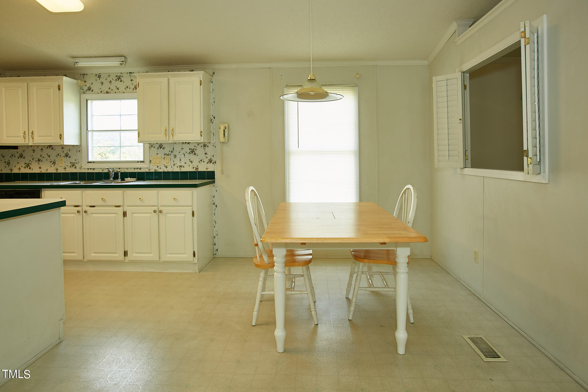 1620 Batten Farm Road Selma, NC 27576 - Photo 23 of 40 1620 Batten Farm - Breakfast area