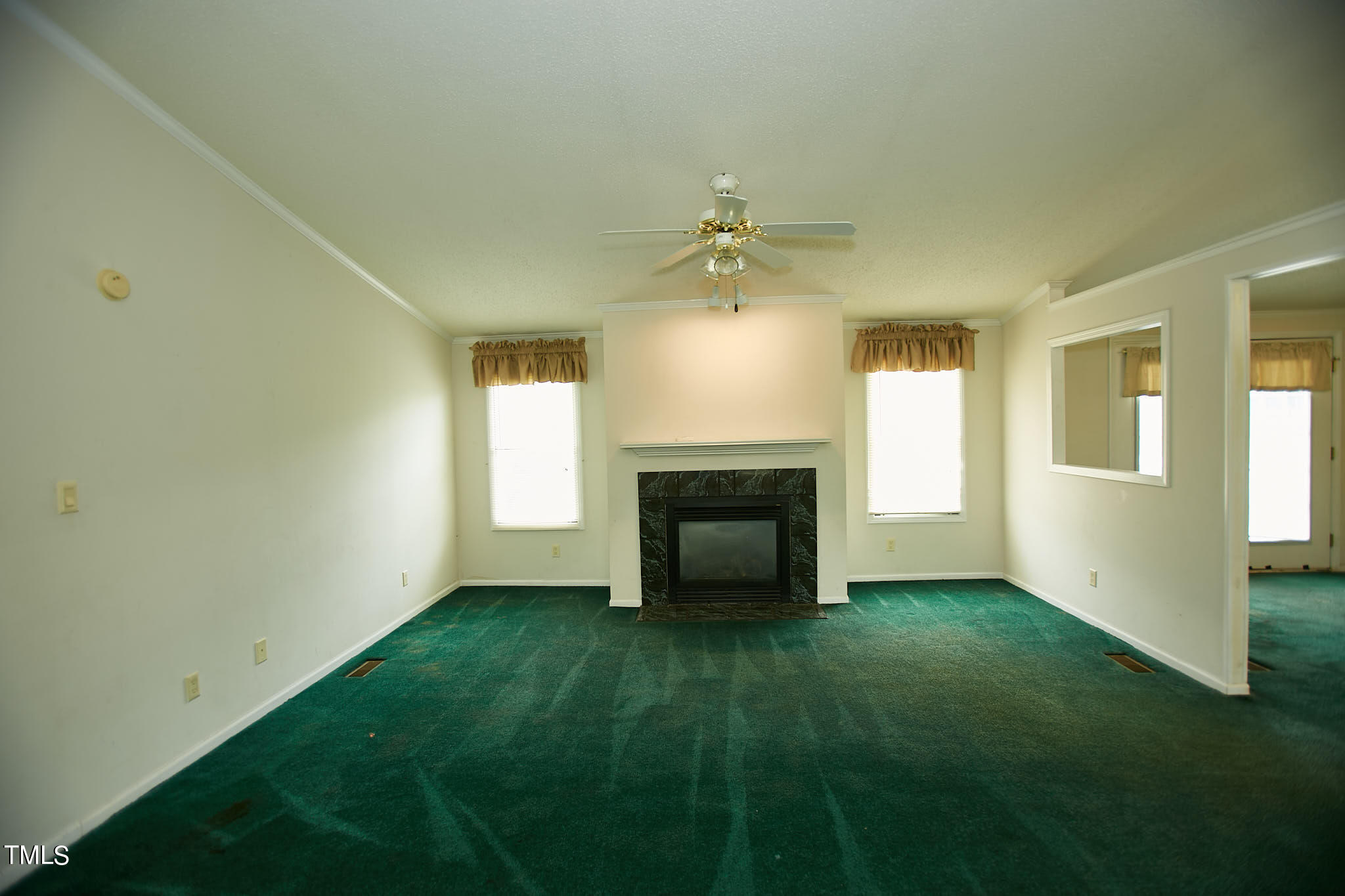 1620 Batten Farm Road Selma, NC 27576 - Photo 26 of 40 1620 Batten Farm - Great room