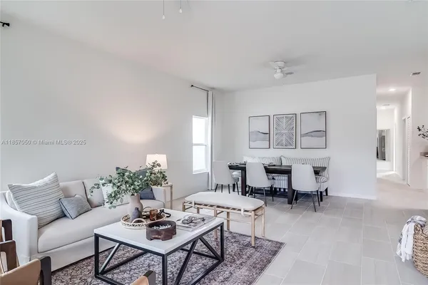 $208,999 | 1440 Las Villas Boulevard, Sebring, FL 33870
