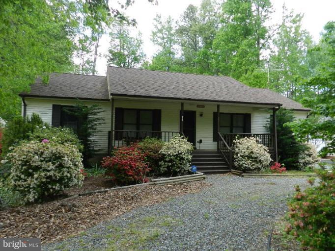 24 Benner Loop Ruther Glen, VA 22546 - Photo 2 of 17 Exterior (Front)