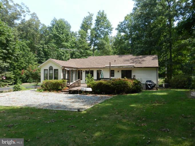 24 Benner Loop Ruther Glen, VA 22546 - Photo 11 of 17 Exterior (Rear)